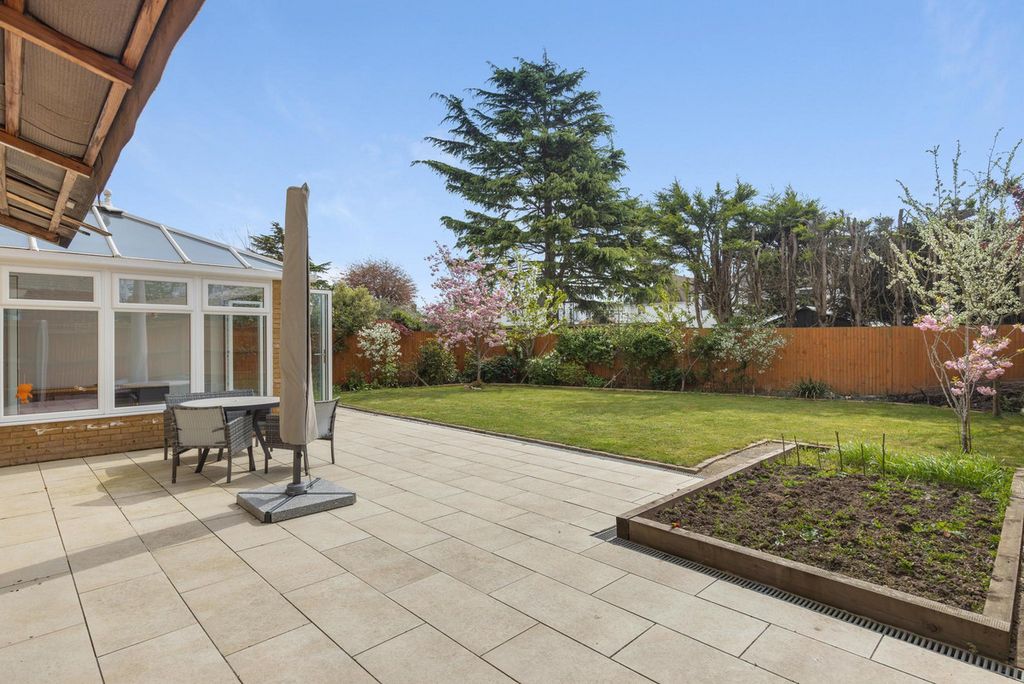 Property photo 2 of 23