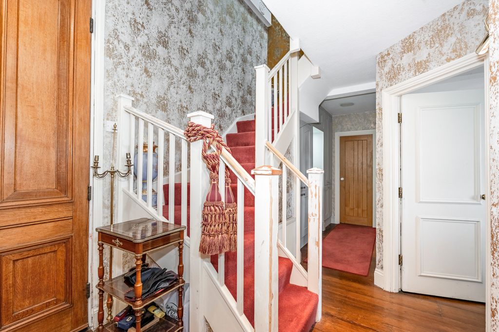 Property photo 2 of 30