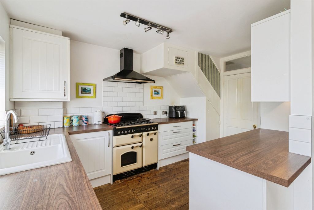 Property photo 3 of 29