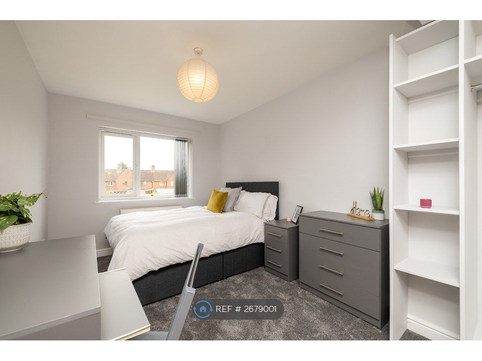 Property photo 2 of 14 Desk In All Bedrooms