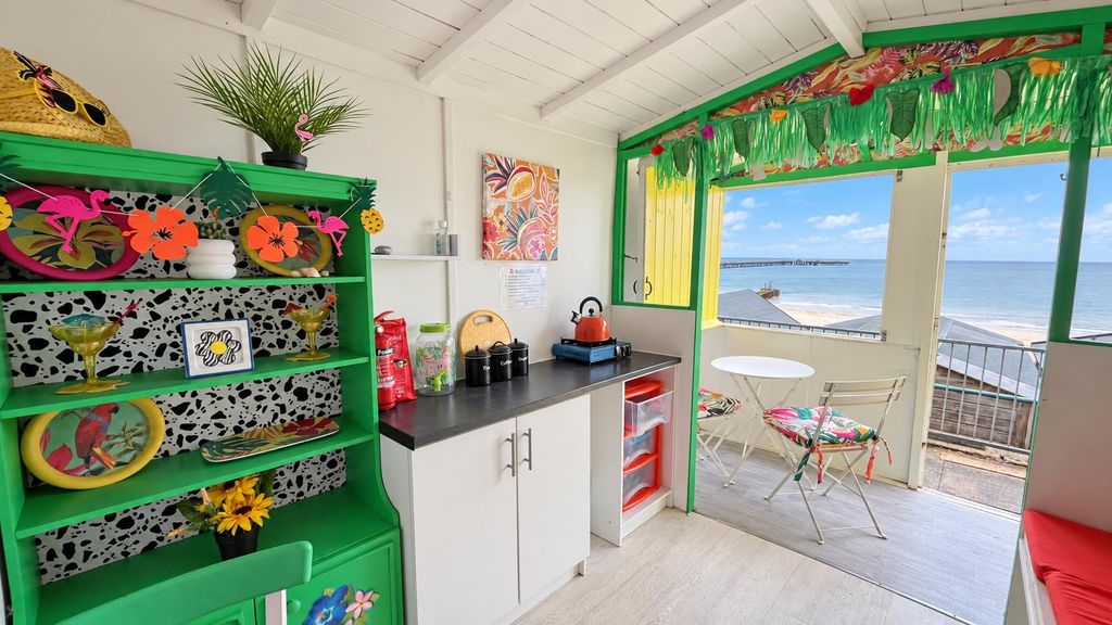 Property photo 2 of 7 Beach Hut