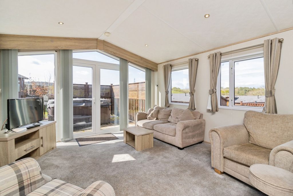 Property photo 2 of 19 Pbox-Img.Jpg