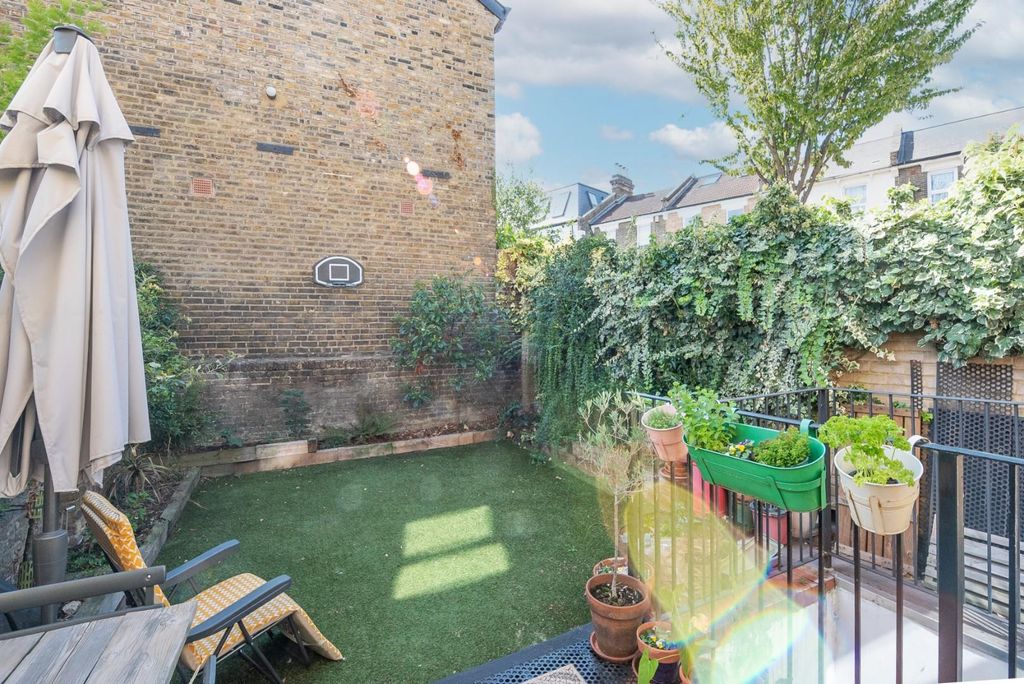 Property photo 2 of 18 Garden