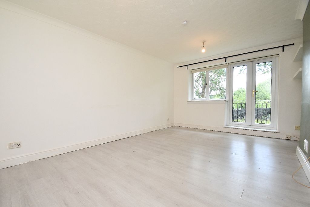 Property photo 2 of 17 5274083