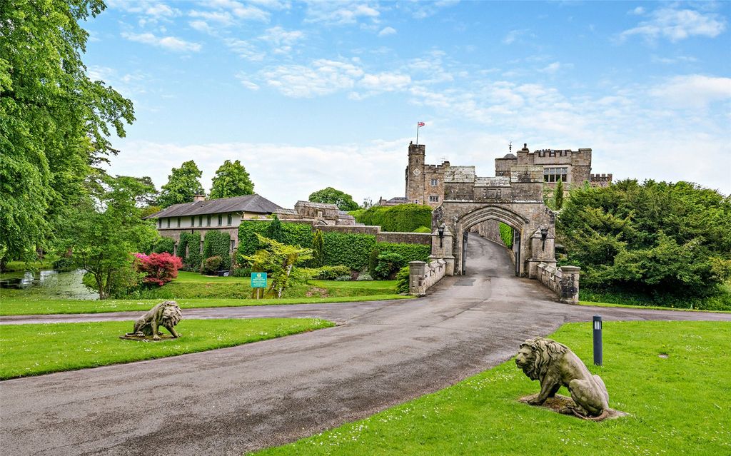 Property photo 2 of 26 Thurland Castle