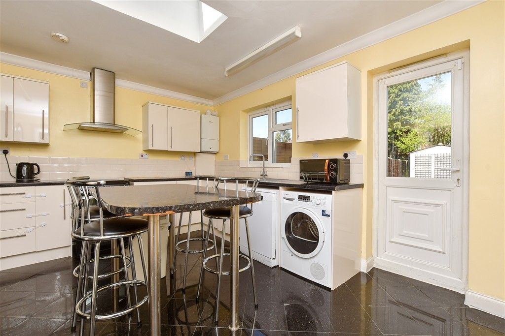 Property photo 3 of 14 Kitchen