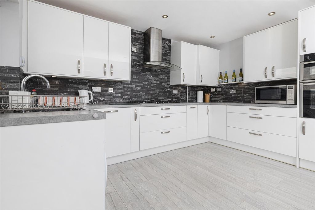 Property photo 3 of 38 Kitchen