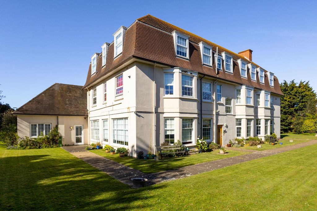 Property photo 1 of 18 Photo 2