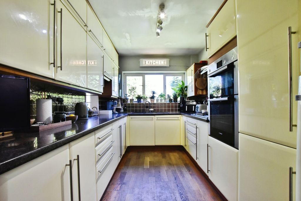 Property photo 2 of 16 Kitchen