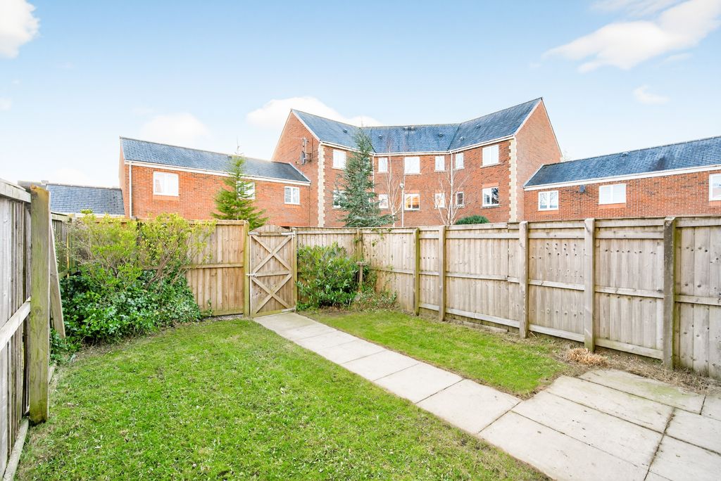 Property photo 2 of 22 47 Durham Dr-34-2500Px