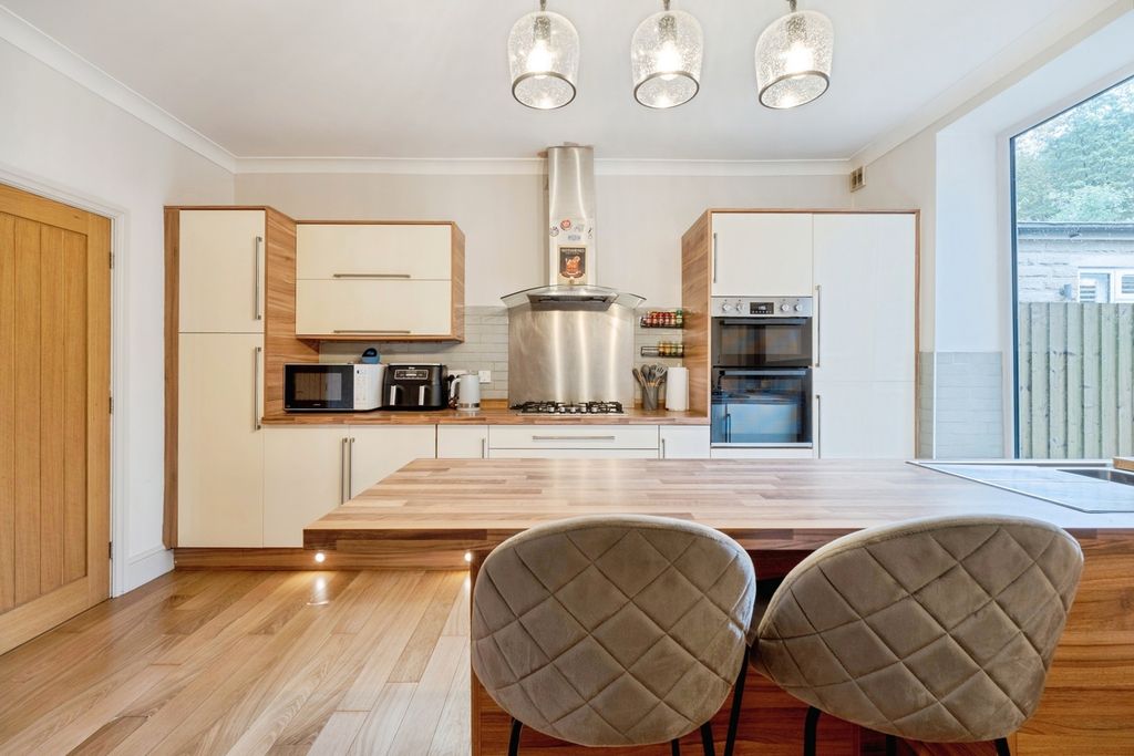 Property photo 3 of 26 Pbox-Img.Jpg
