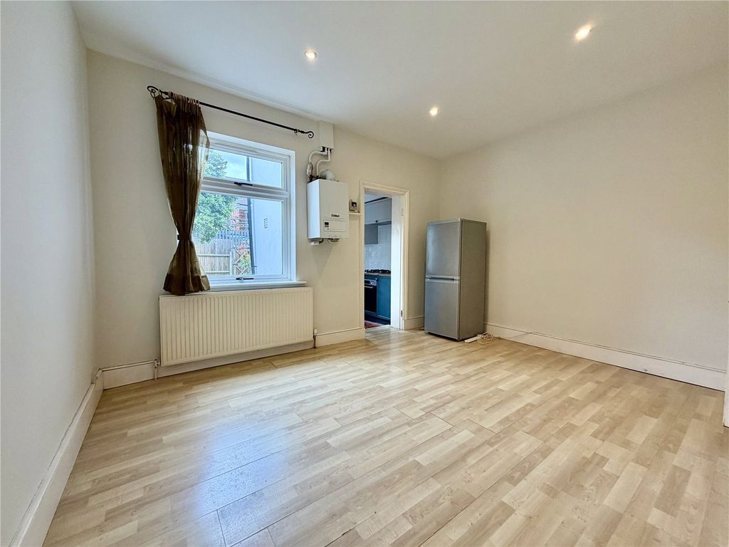 Property photo 3 of 10 Picture No. 12