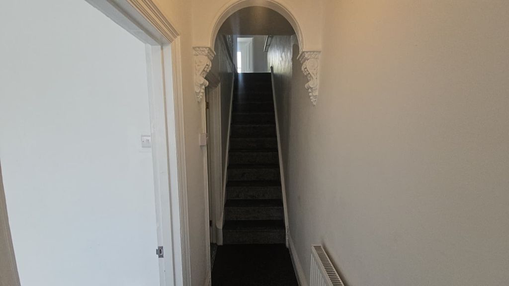 Property photo 2 of 27