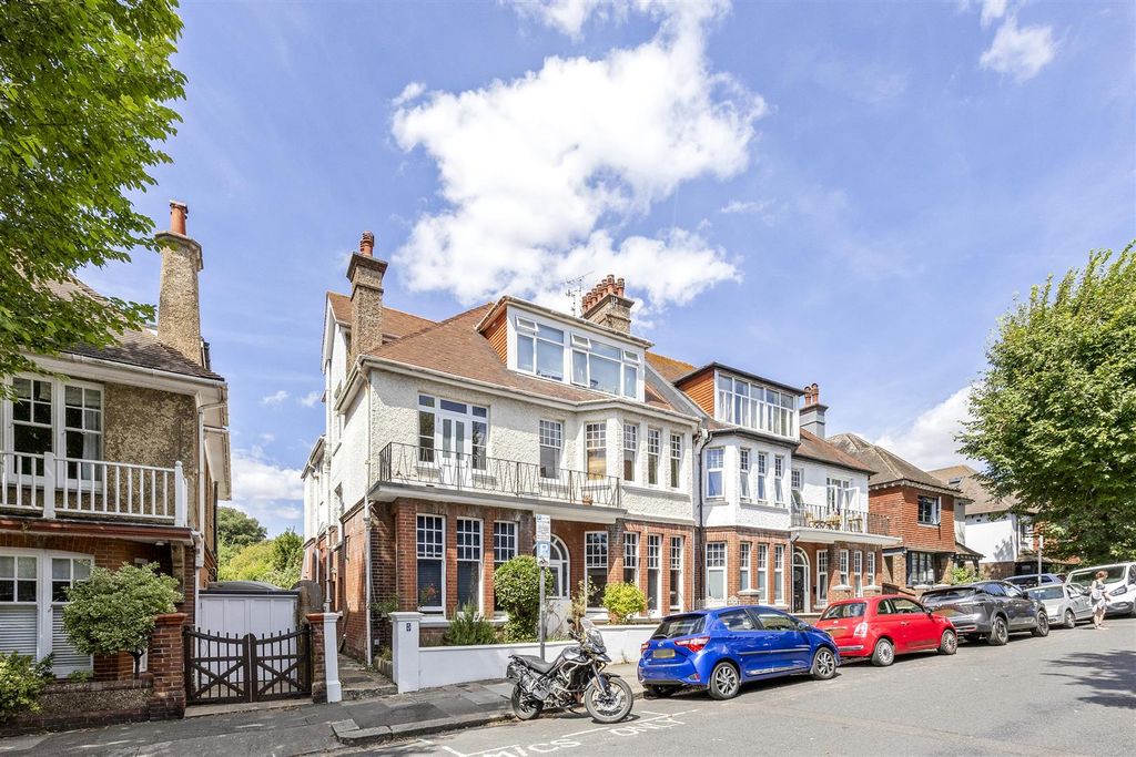 Property photo 1 of 18 York Avenue, 5 Flat 3-016.Jpg