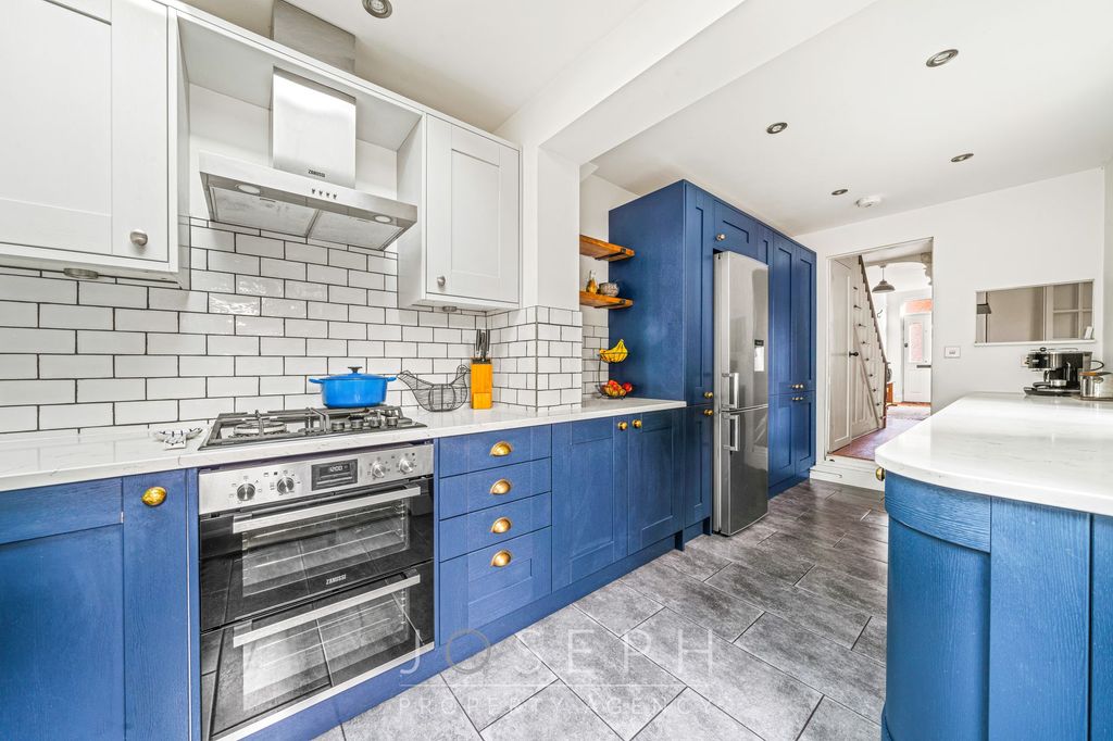 Property photo 2 of 21