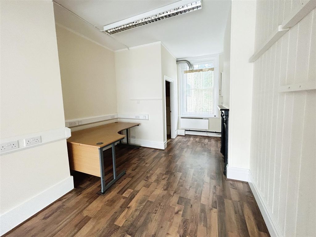 Property photo 3 of 5 046C4F57-196F-418B-BA35-B413Dfbf6A3E.Jpeg