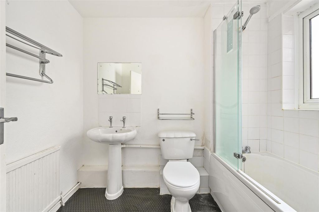 Additional image 9 of 3 bed flat for saleCooden Sea Road, Bexhill-On-Sea TN39