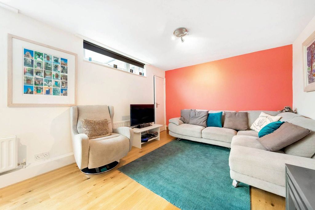 Property photo 2 of 9