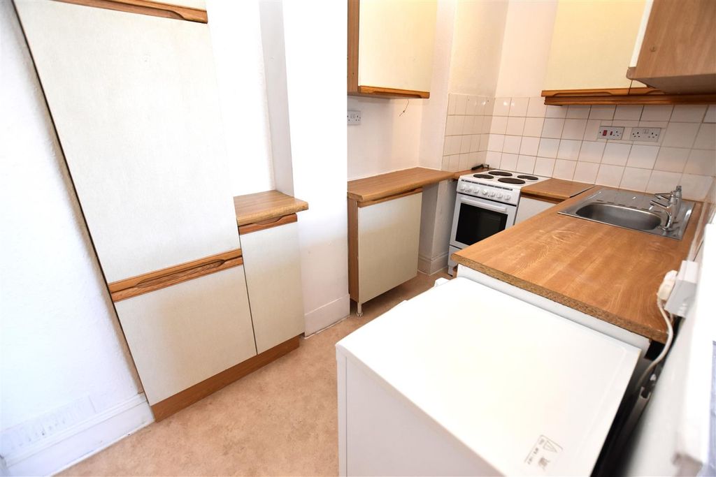 Property photo 2 of 11 Kitchen