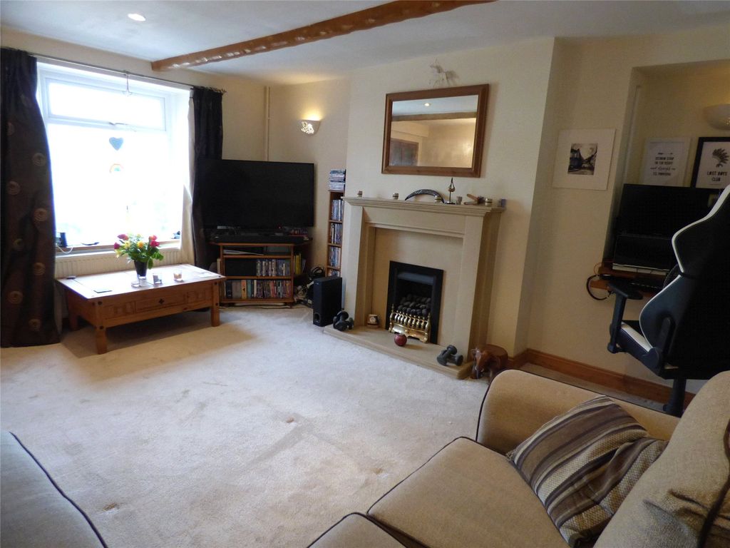 Property photo 2 of 10 Lounge