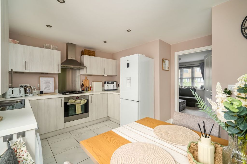 Property photo 2 of 25