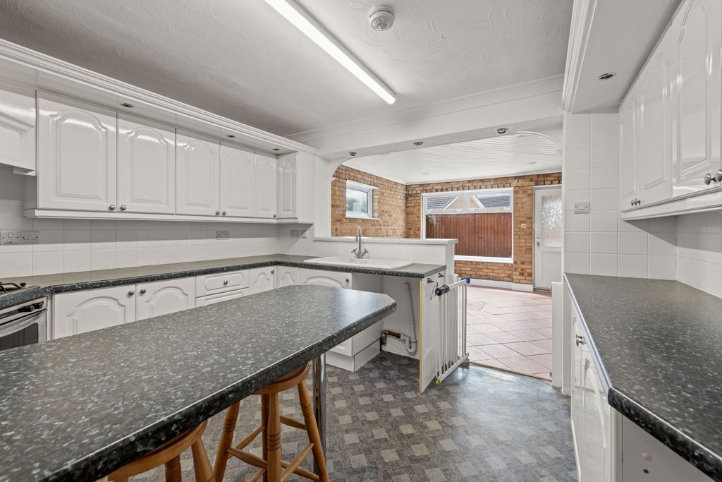 Property photo 3 of 26
