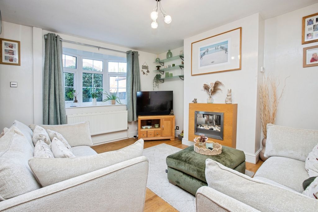 Property photo 3 of 19 Pbox-Img.Jpg