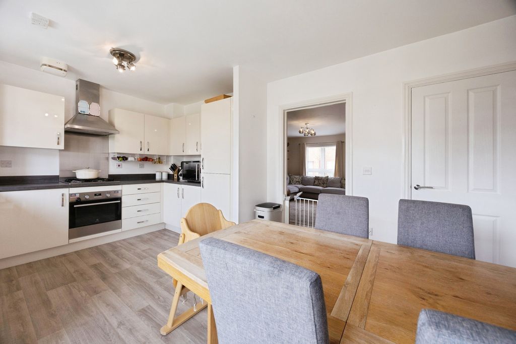 Property photo 2 of 24