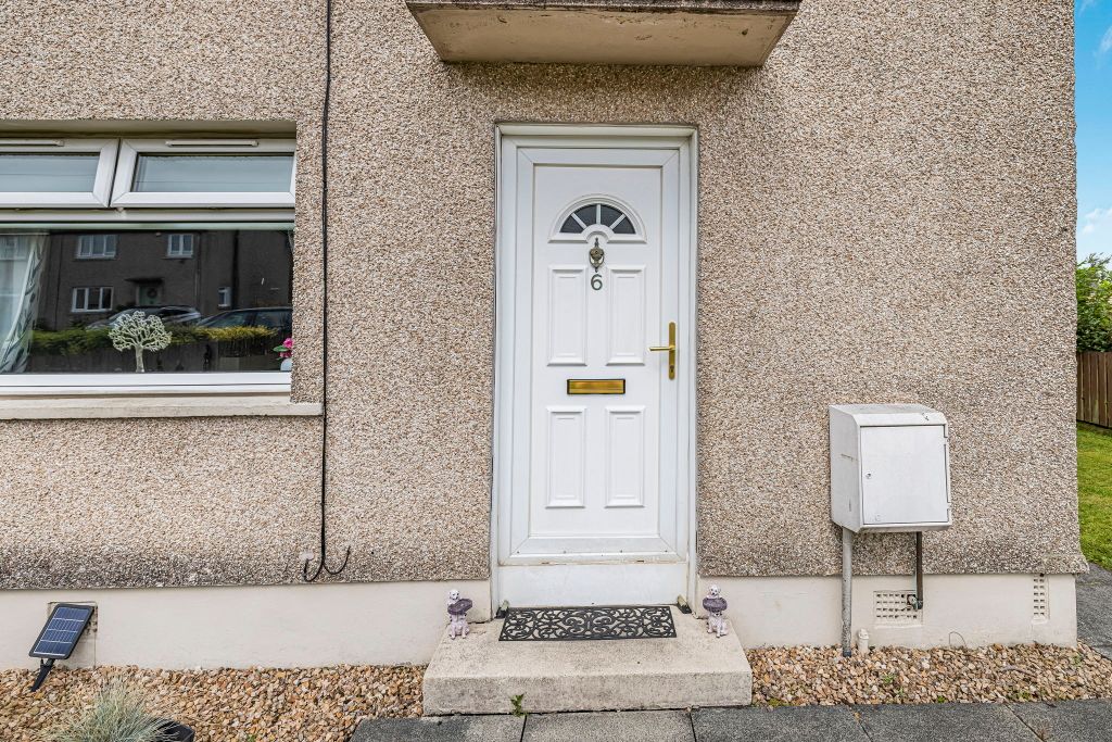 Property photo 2 of 25