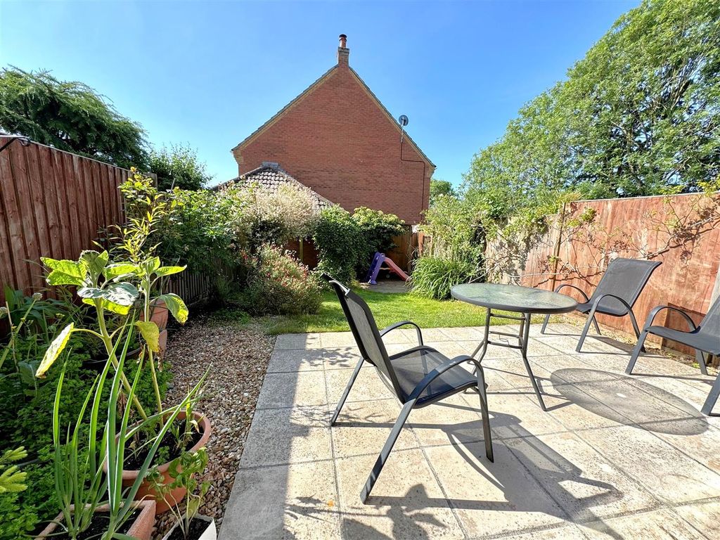 Property photo 3 of 15 Garden 2.Jpg