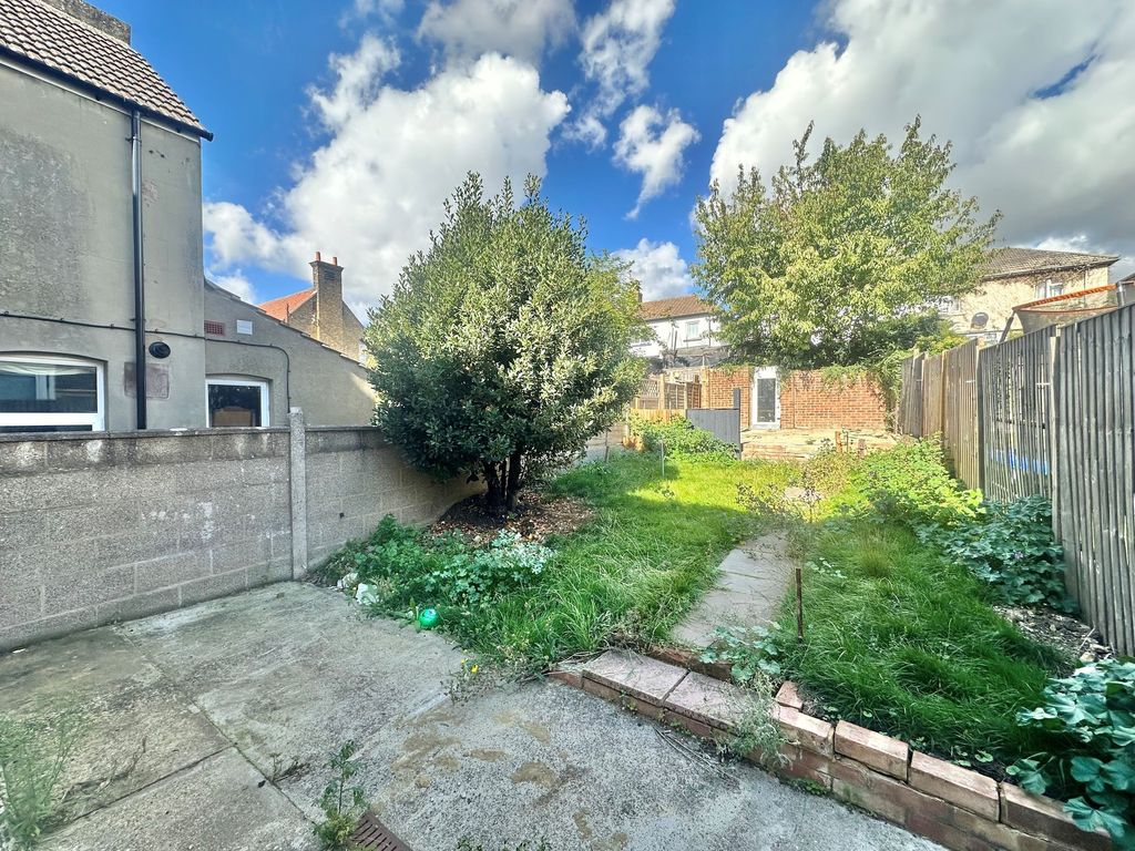 Property photo 2 of 12