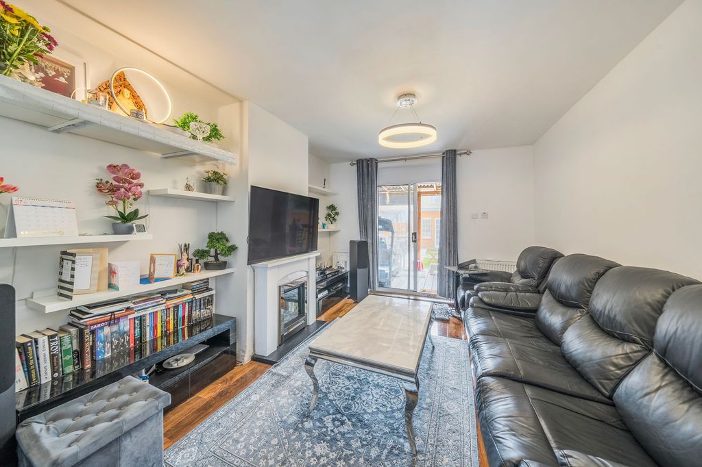 Property photo 2 of 14 Living Room