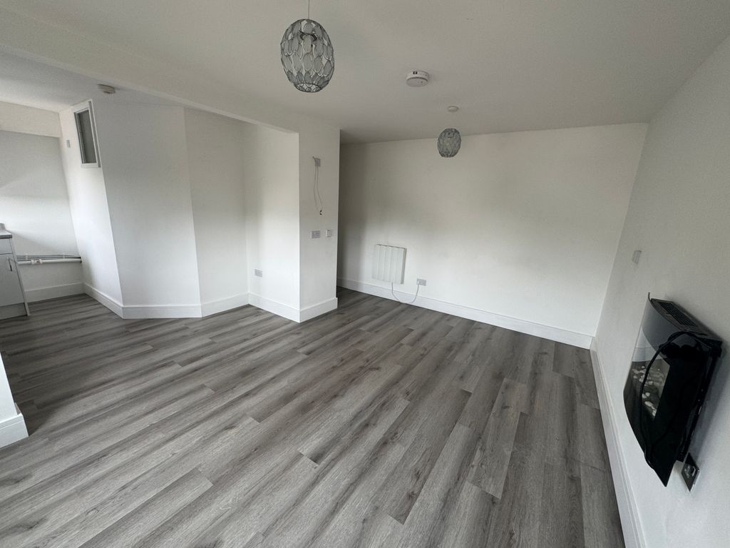 Property photo 3 of 8 Img_8582.Jpg