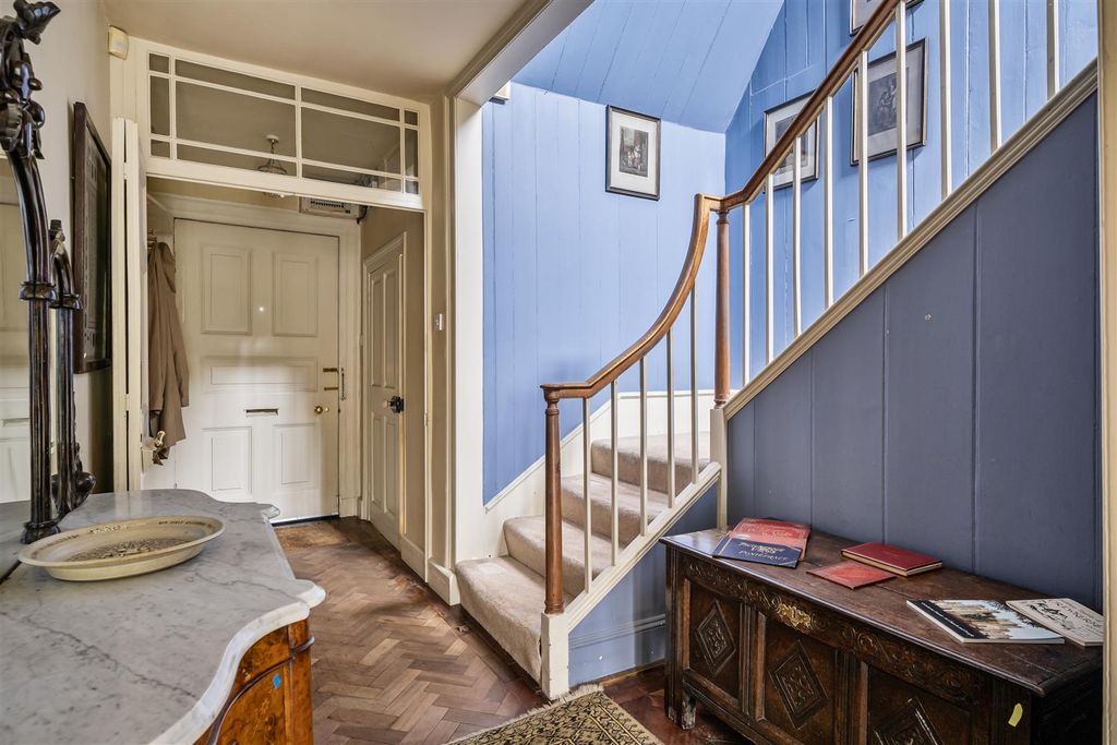 Property photo 3 of 27 Hall