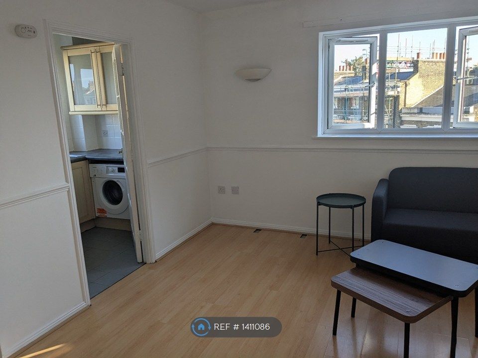 Property photo 3 of 10 Living Room