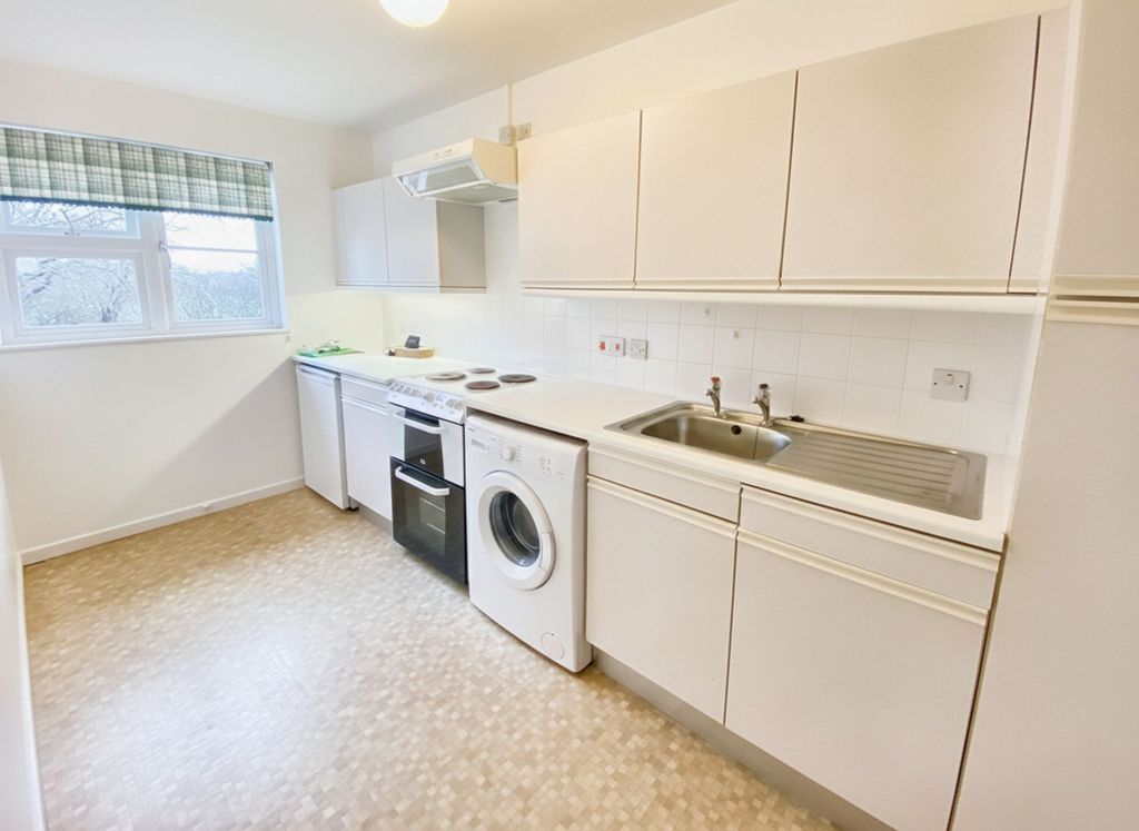 Property photo 2 of 6 Kitchen