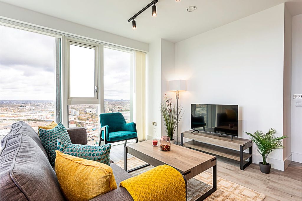 Property photo 1 of 28 Living Room