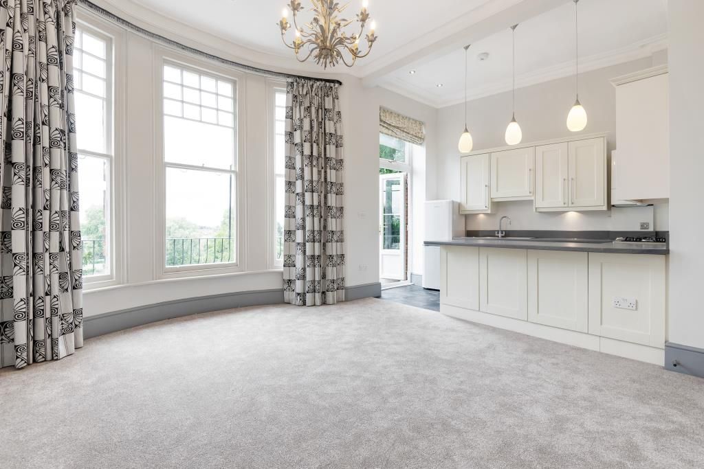 Property photo 1 of 10 Reception/Kitchen