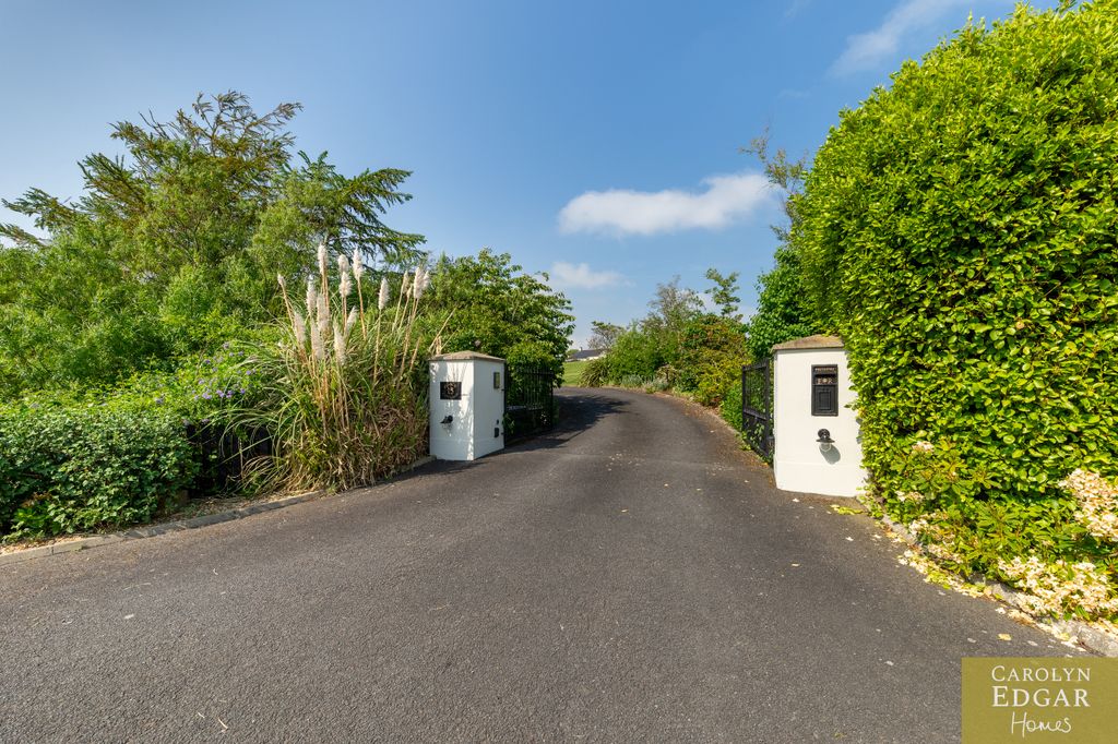 Property photo 2 of 71 002