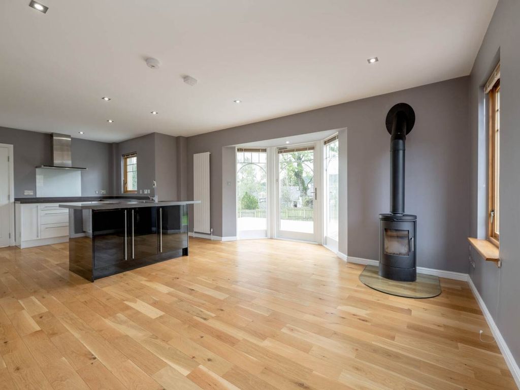 Property photo 3 of 20 63139_Carmabenbrae-005