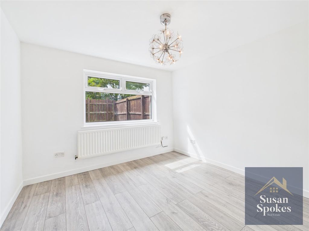 Property photo 3 of 18 Cam01858G0-Pr0158-Still001.Jpg