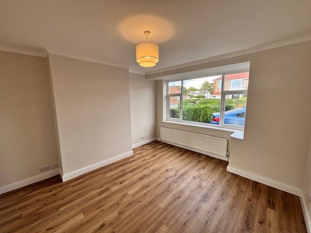Property photo 3 of 11 Living Room