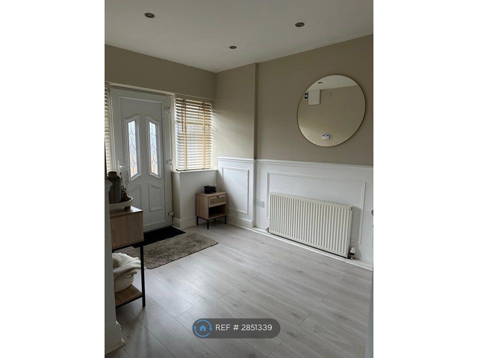 Property photo 2 of 28