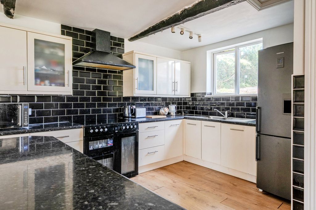 Property photo 3 of 36 1498839-20-6A74B7...