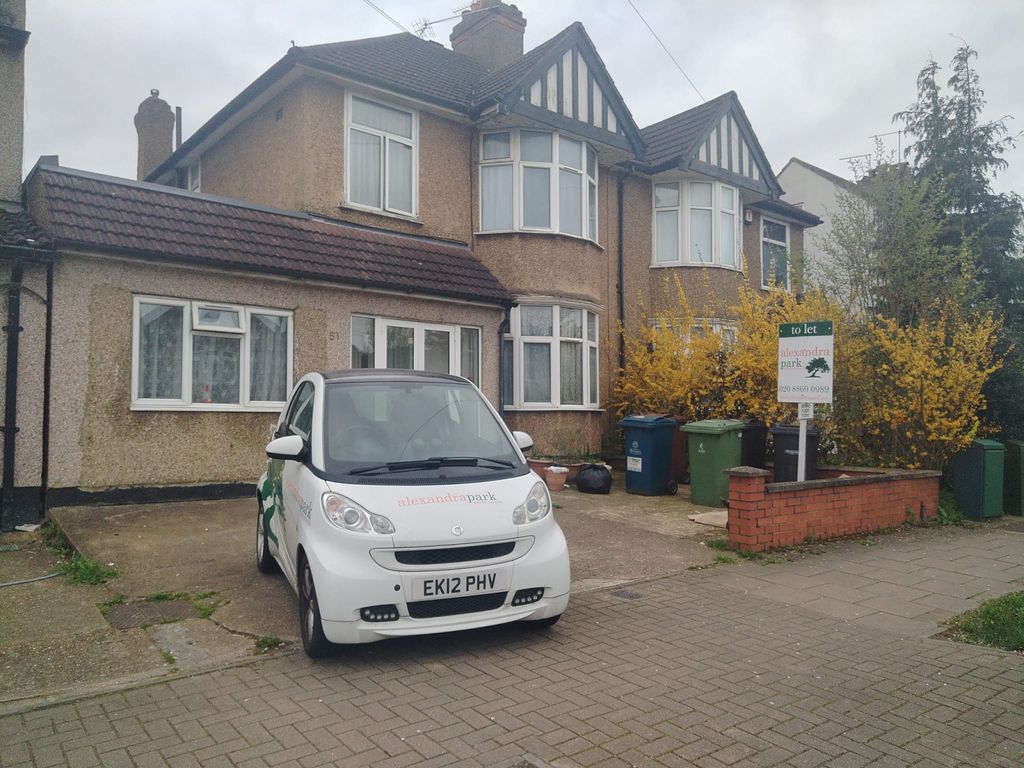 Property photo 1 of 8 Ground Floor Studio Off Northolt Road With South Harrow Shopping Area / Piccadilly Line Station Nearby