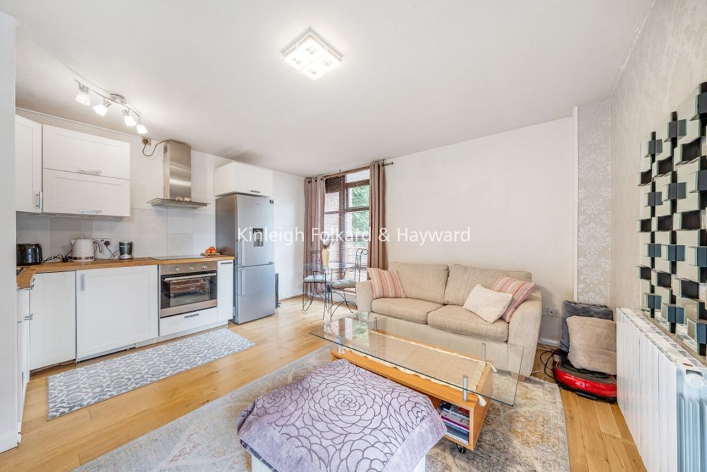 Property photo 3 of 7 E216Ef4A-Dba1-4F91-8