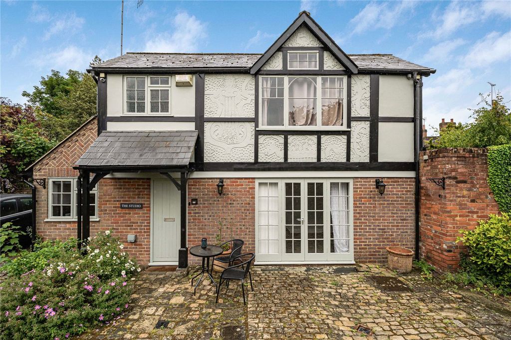 Property photo 1 of 10 Frontage