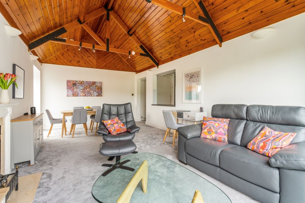 Property photo 2 of 17 14 Boathouse Reac...