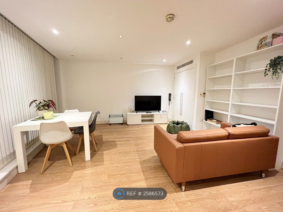 Property photo 2 of 13 Livingroom