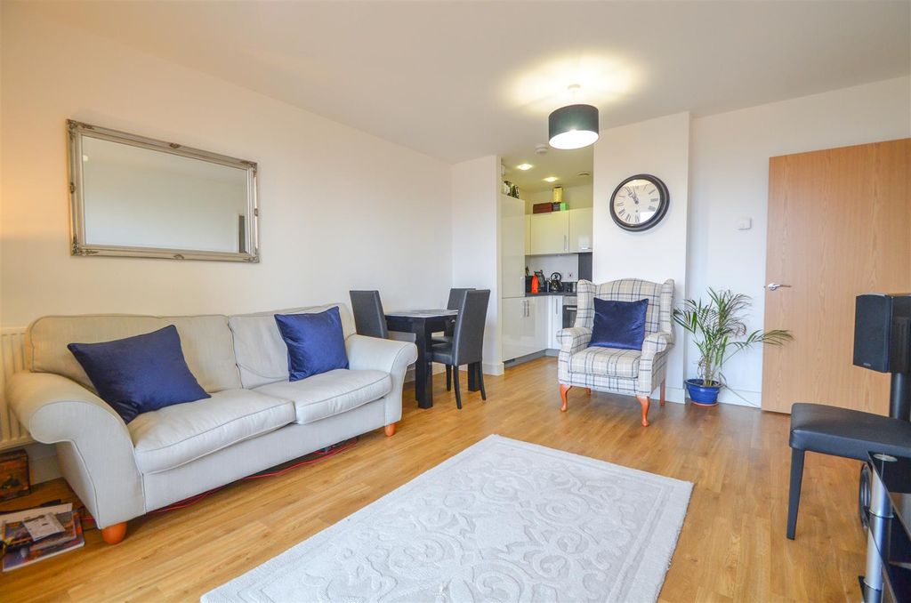 Property photo 3 of 7 Oxley Square